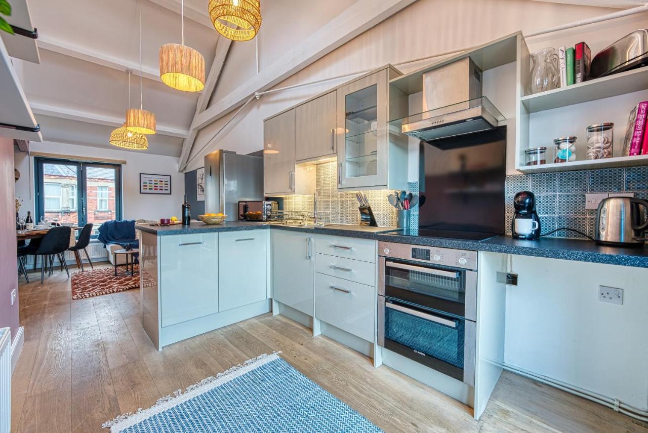 Ashcroft Loft By Timeless Stays - Stunning 3 Bedroom, 2 Bathrooms, Charming Central Apartment Featuring A Balcony ไซเร็นเซสเตอร์ ภายนอก รูปภาพ